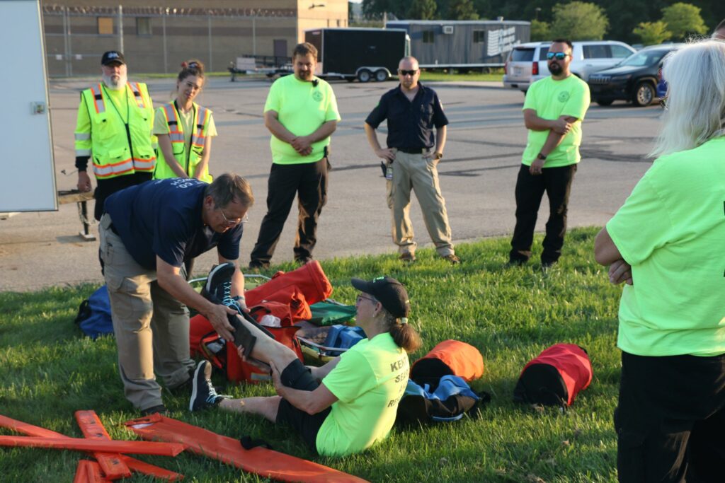 Applying a splint to a patient.